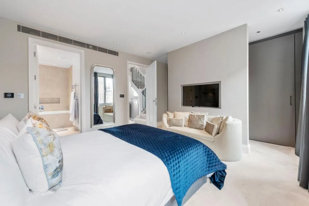 4 bedroom end of terrace house for rent