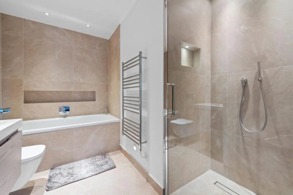 4 bedroom end of terrace house for rent