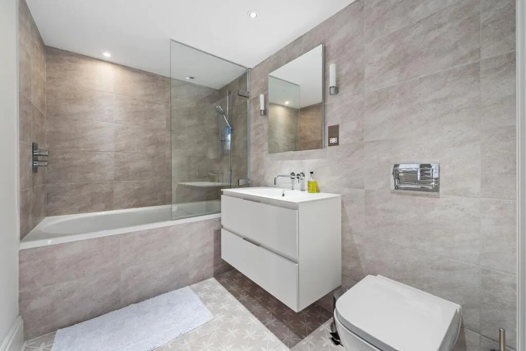 4 bedroom end of terrace house for rent