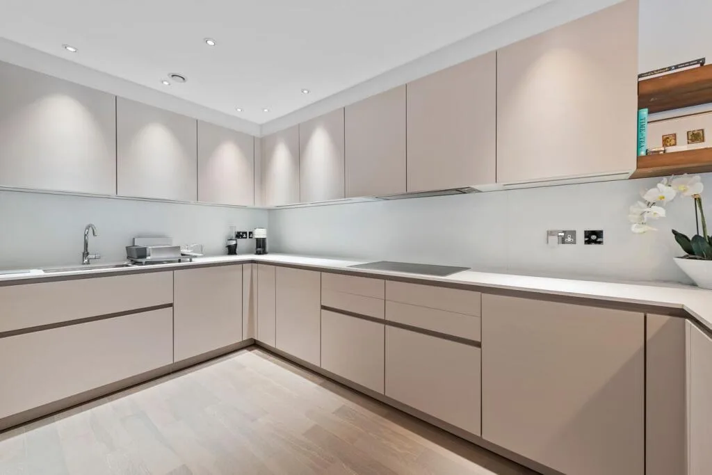 4 bedroom end of terrace house for rent