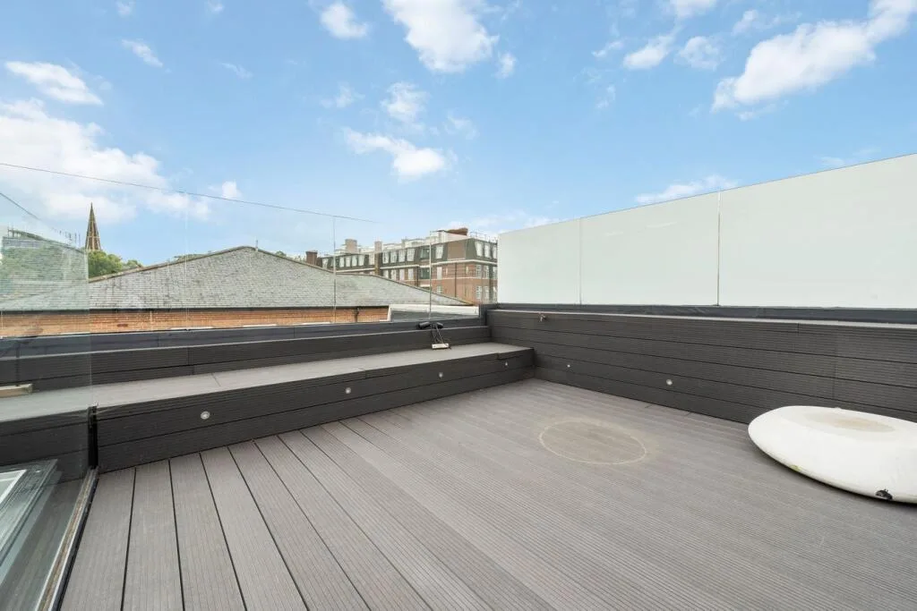 4 bedroom end of terrace house for rent