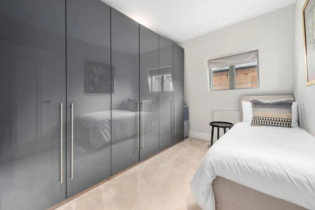 4 bedroom end of terrace house for rent