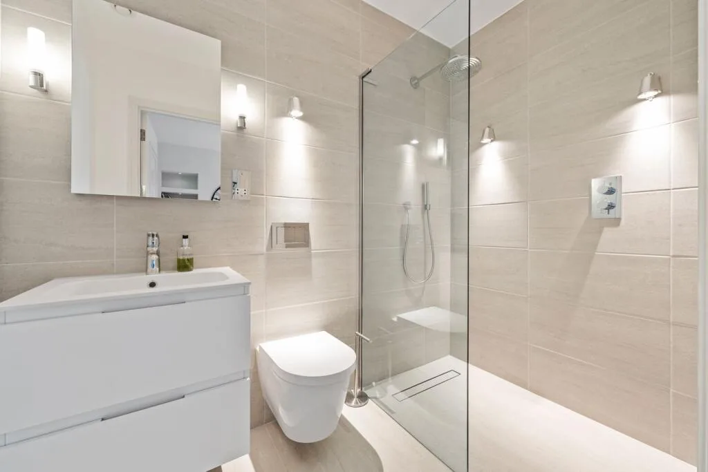 4 bedroom end of terrace house for rent