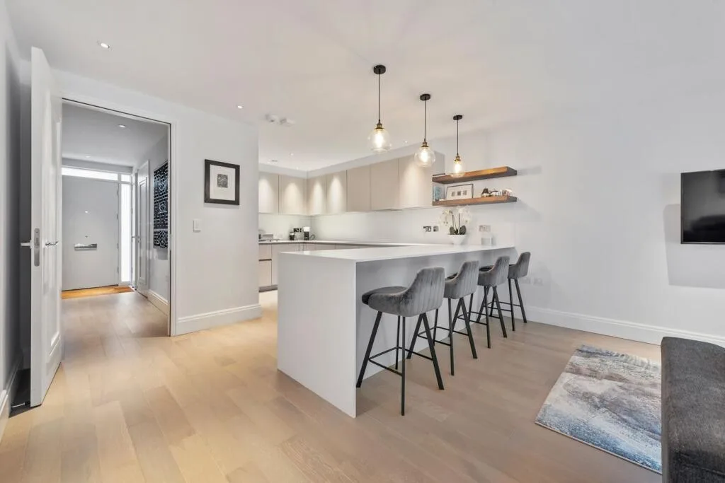 4 bedroom end of terrace house for rent