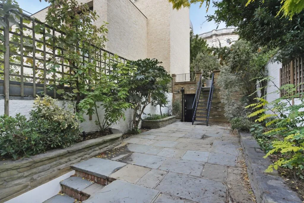 5 bedroom terraced house for rent
