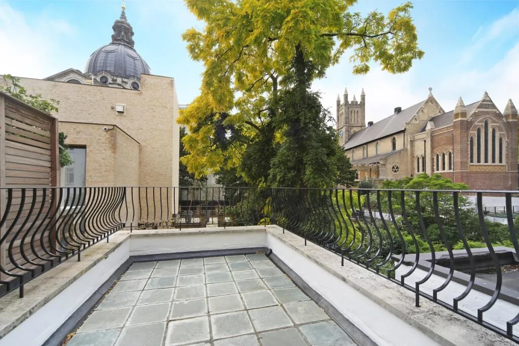 5 bedroom terraced house for rent