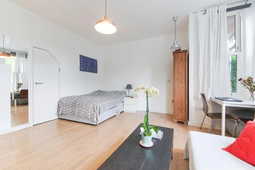 Studio flat for rent