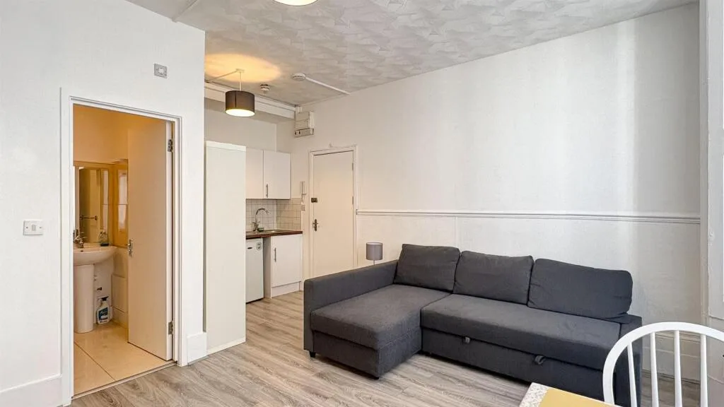 Studio flat for rent
