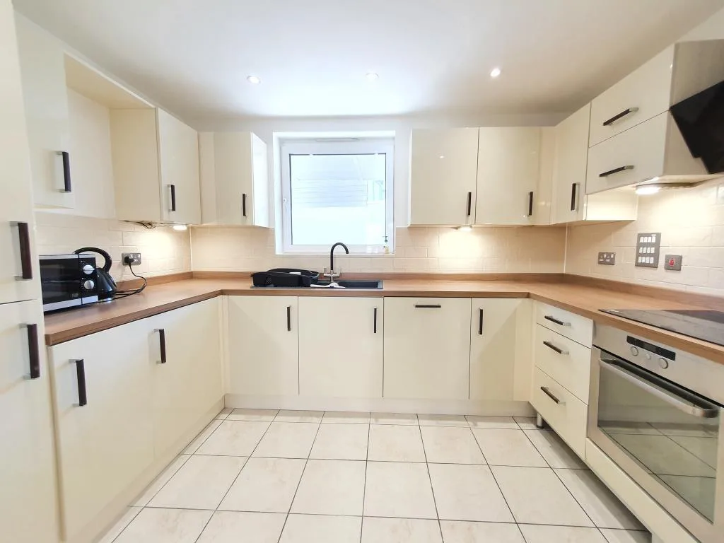 3 bedroom flat for rent