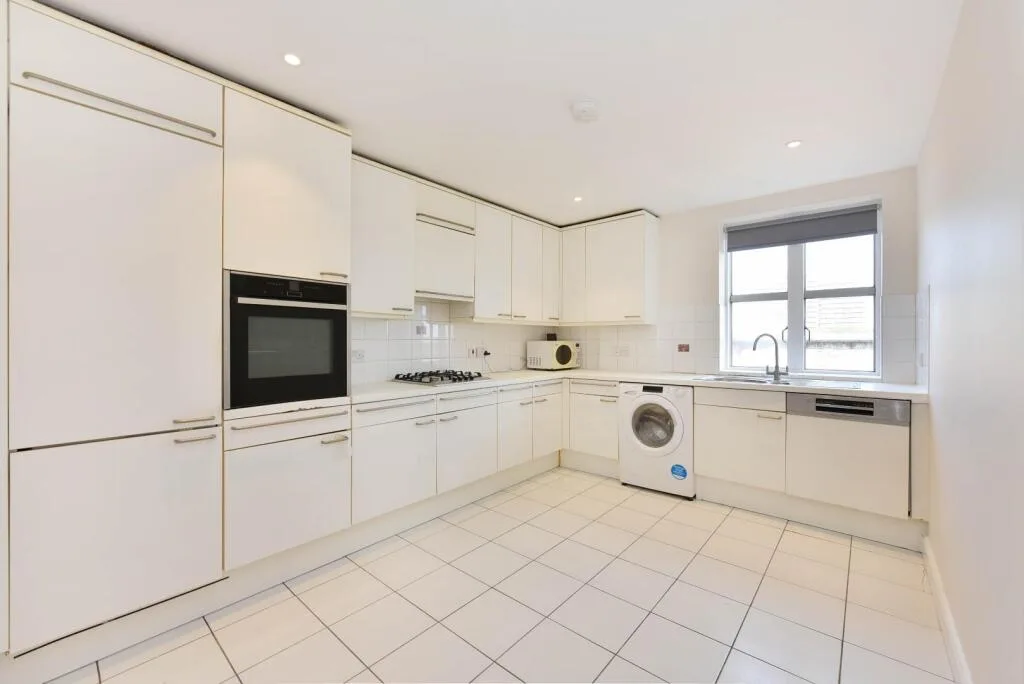 3 bedroom flat for rent