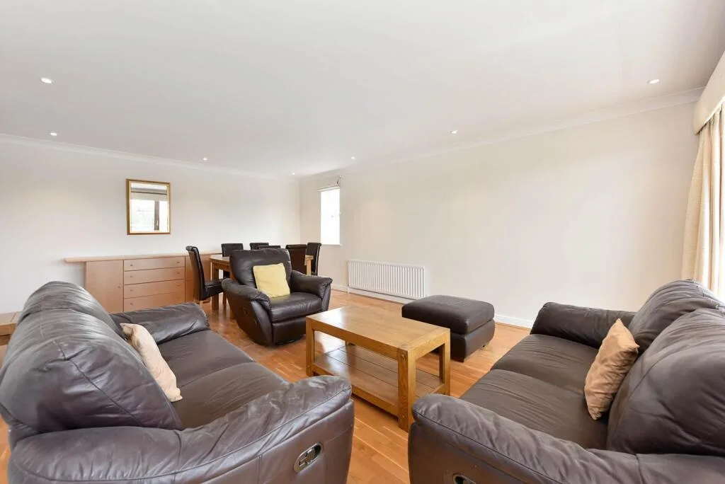 3 bedroom flat for rent