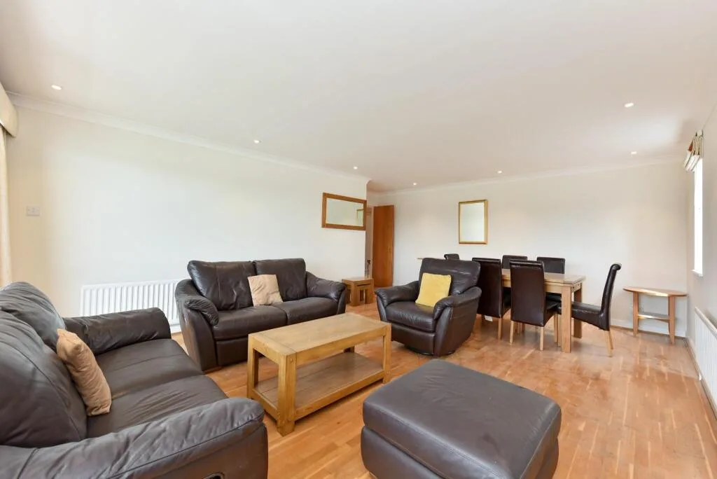 3 bedroom flat for rent