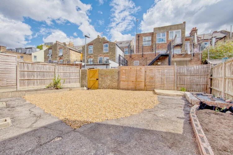 2 bedroom ground floor flat for rent