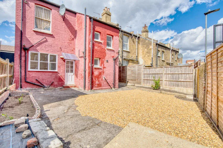 2 bedroom ground floor flat for rent