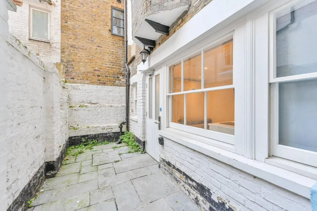 Studio flat for rent