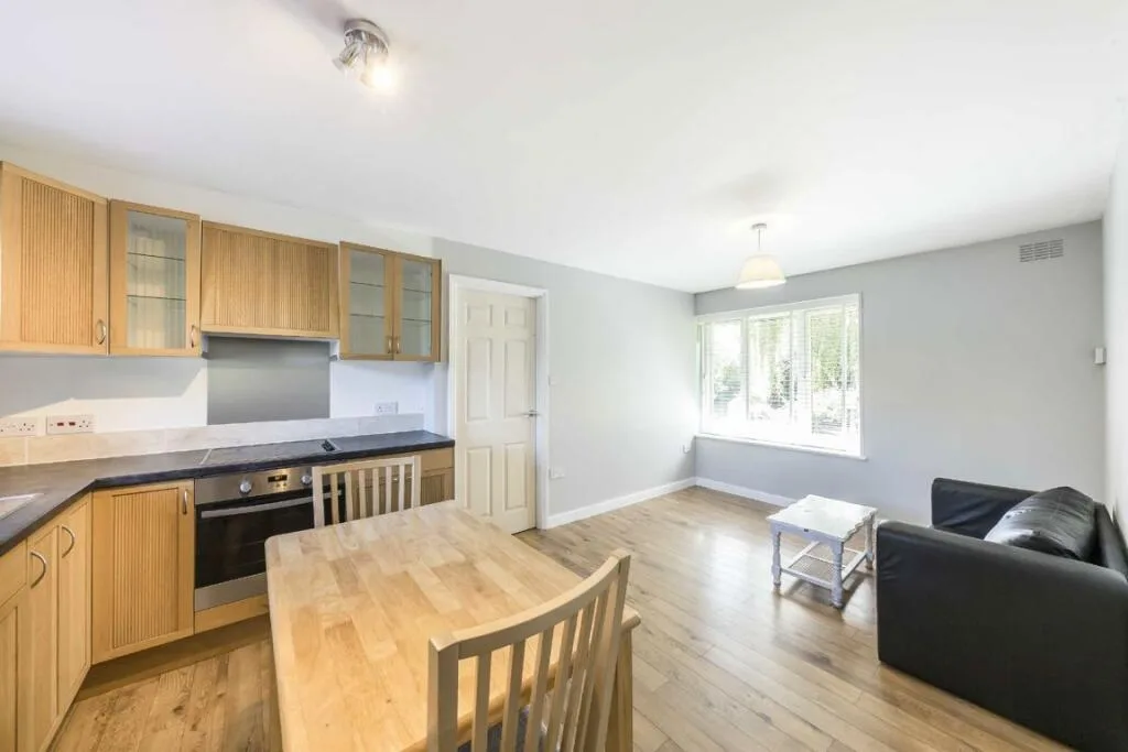 1 bedroom maisonette for rent