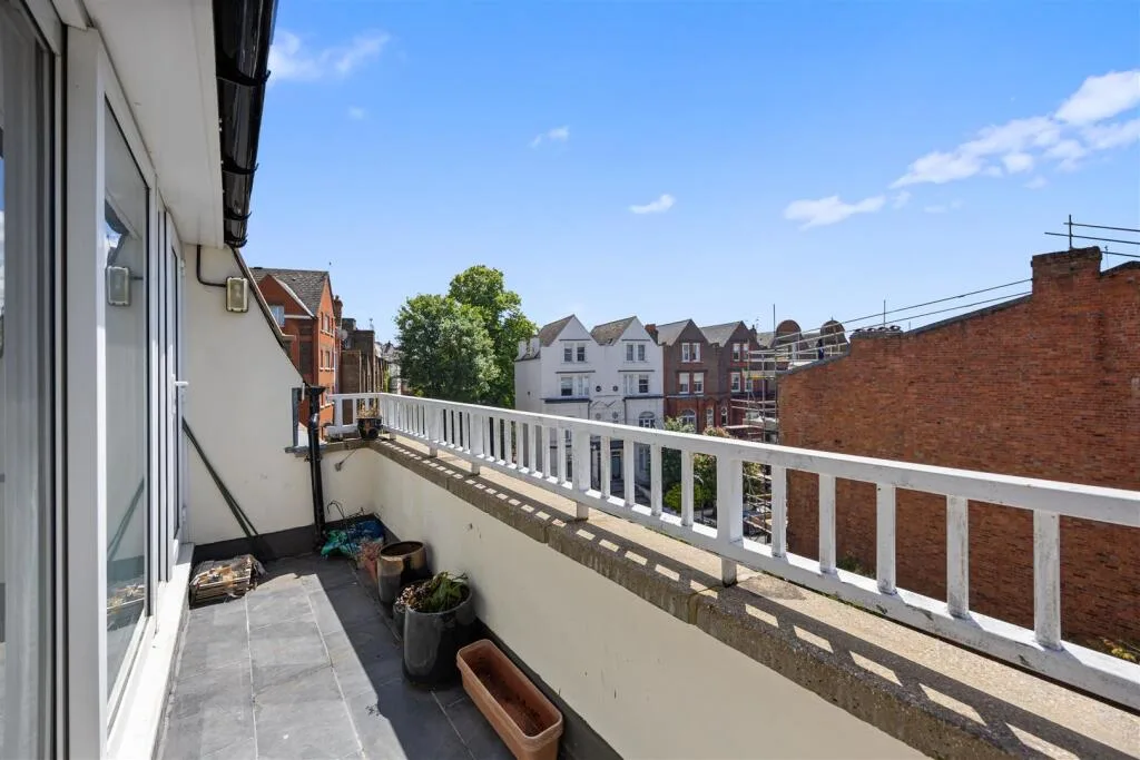 3 bedroom flat for rent