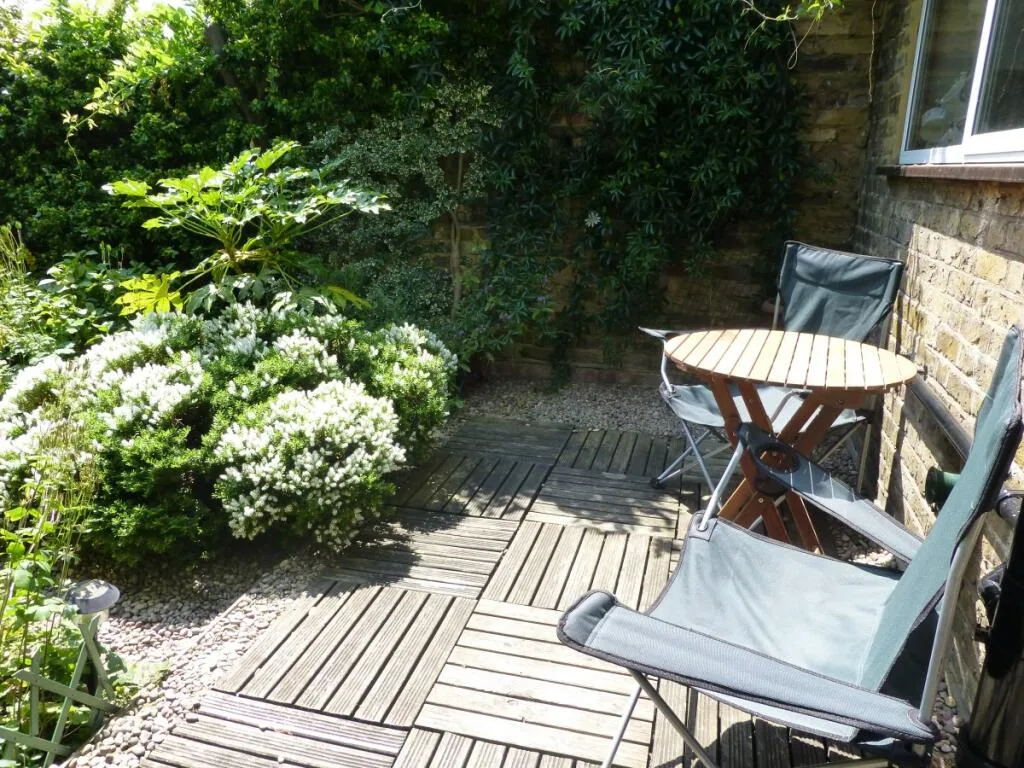 2 bedroom house for rent