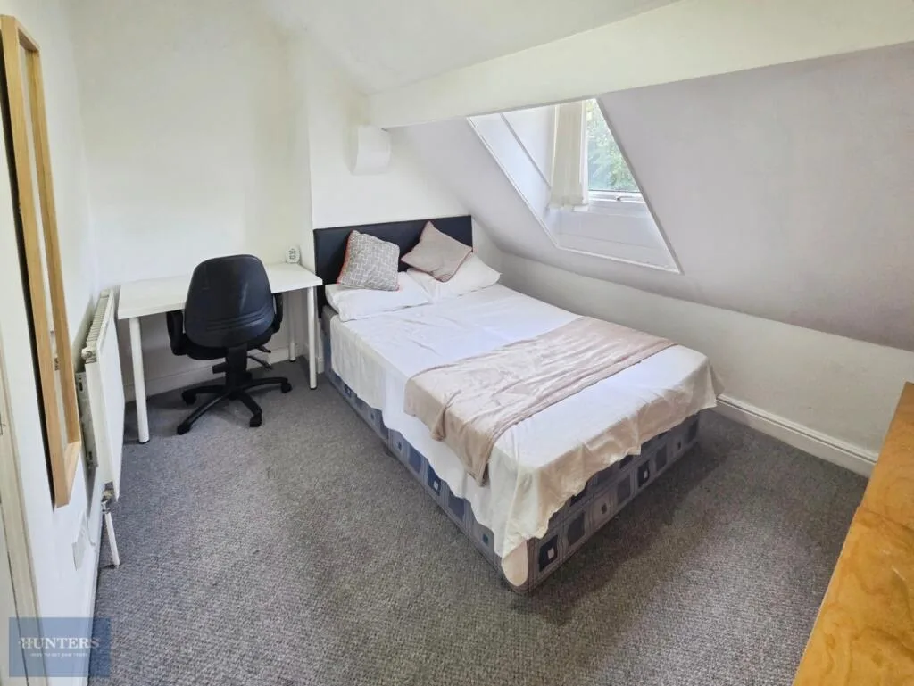 5 bedroom terraced house for rent