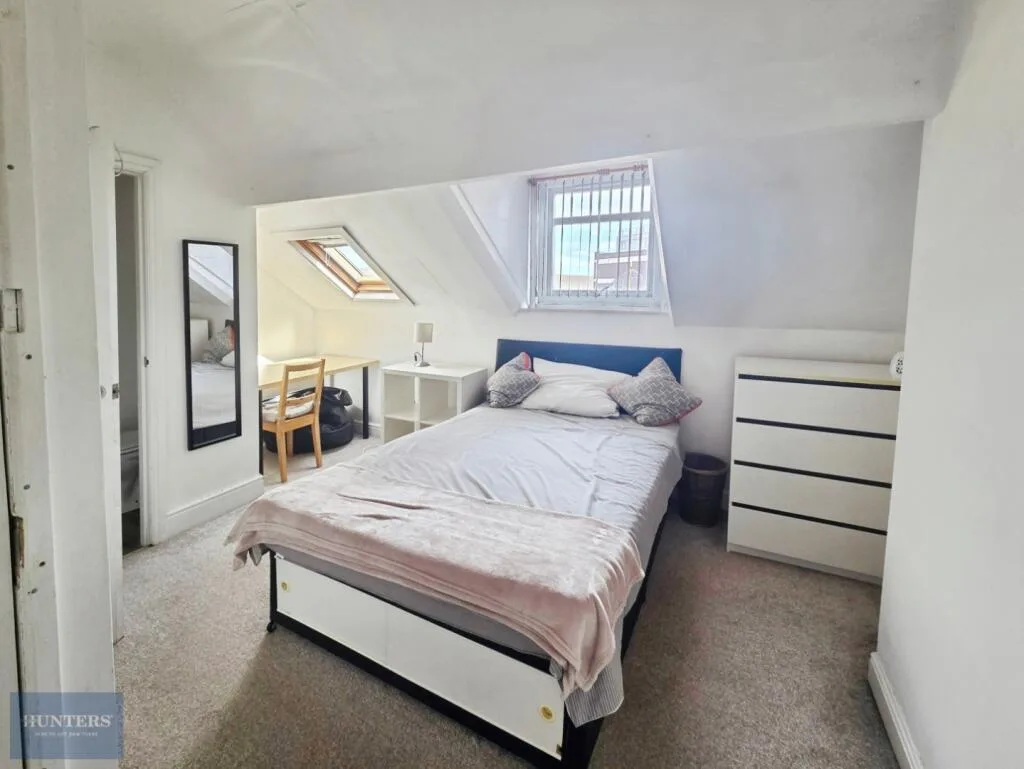5 bedroom terraced house for rent