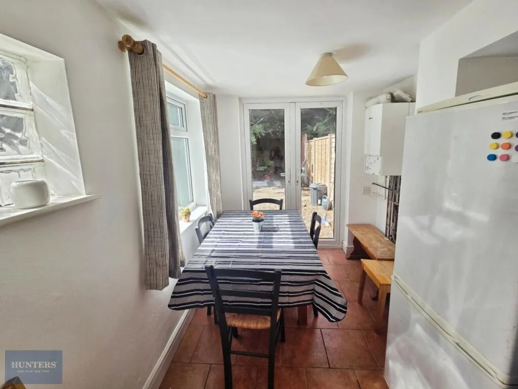 5 bedroom terraced house for rent