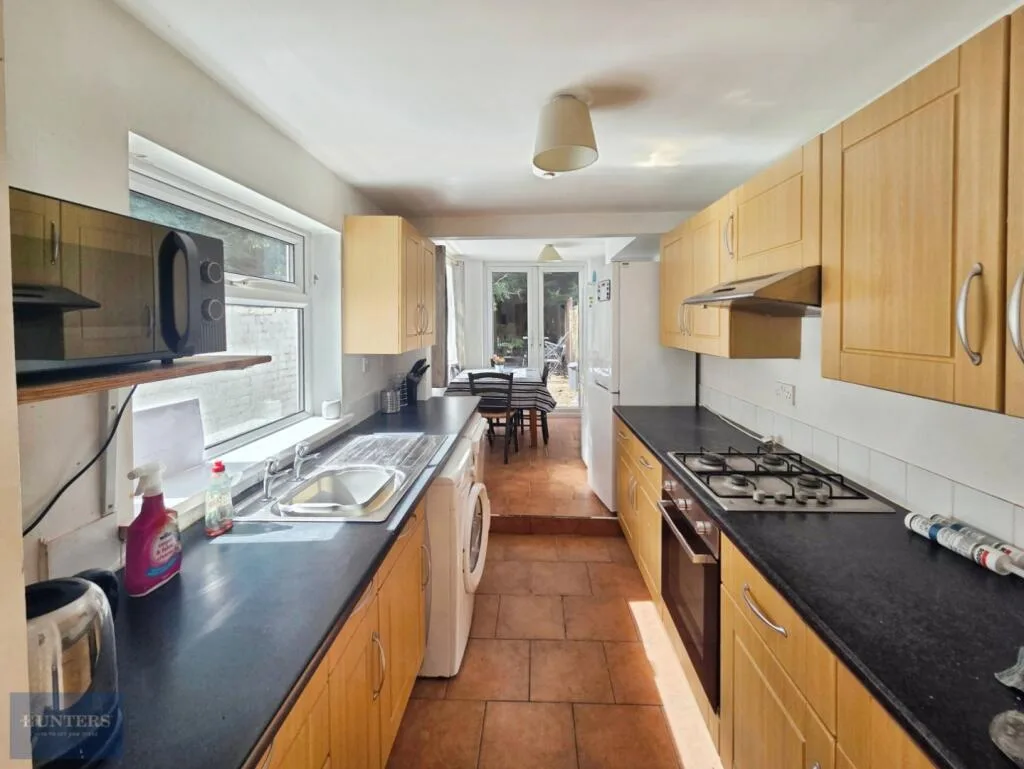 5 bedroom terraced house for rent