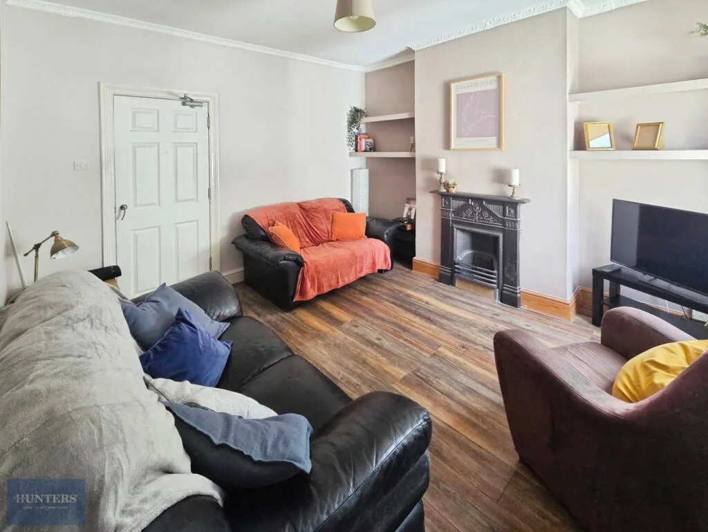 5 bedroom terraced house for rent