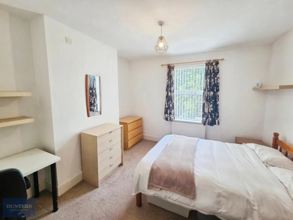 5 bedroom terraced house for rent