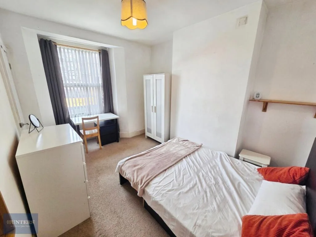 5 bedroom terraced house for rent