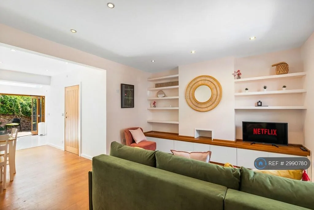 2 bedroom detached house for rent