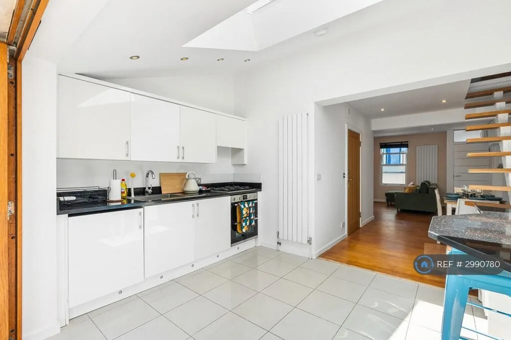 2 bedroom detached house for rent