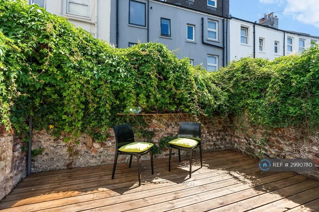 2 bedroom detached house for rent