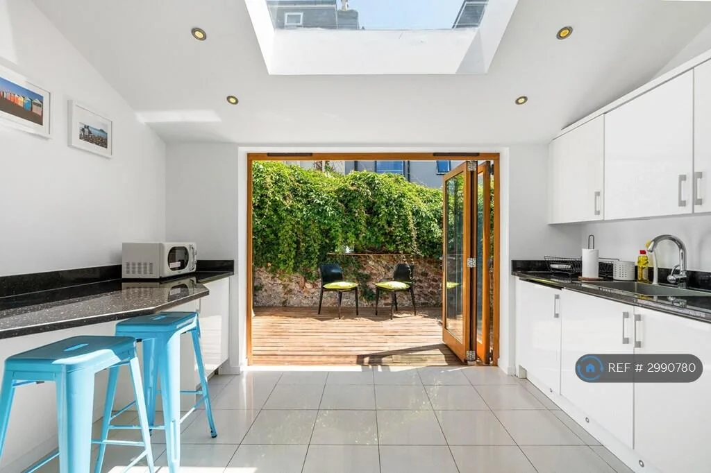 2 bedroom detached house for rent