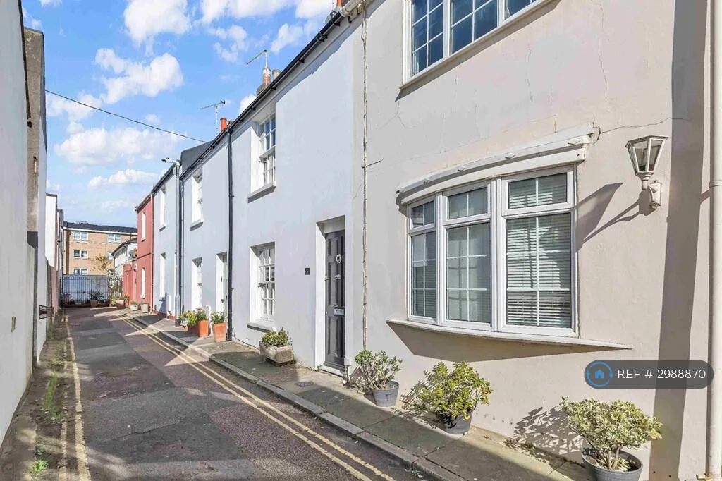 2 bedroom semi-detached house for rent