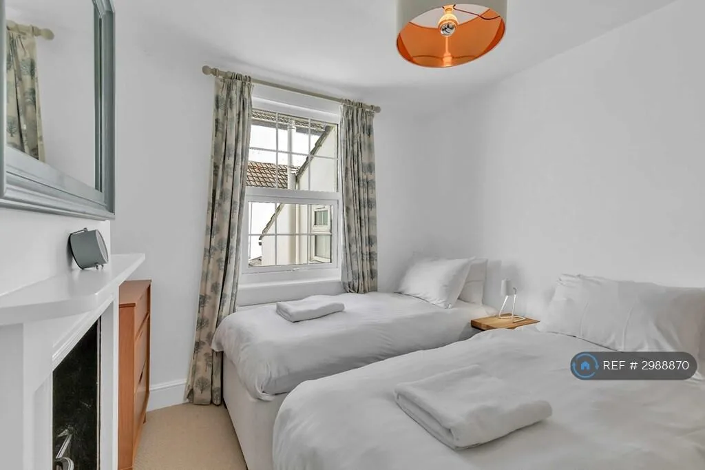 2 bedroom semi-detached house for rent