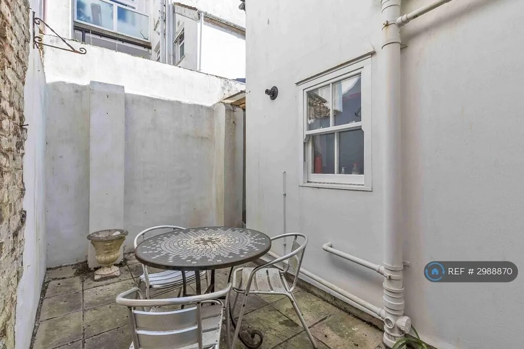 2 bedroom semi-detached house for rent