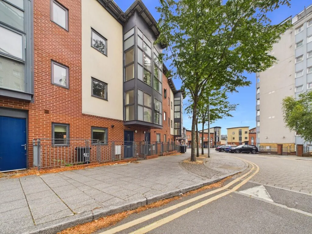 4 bedroom terraced house for rent