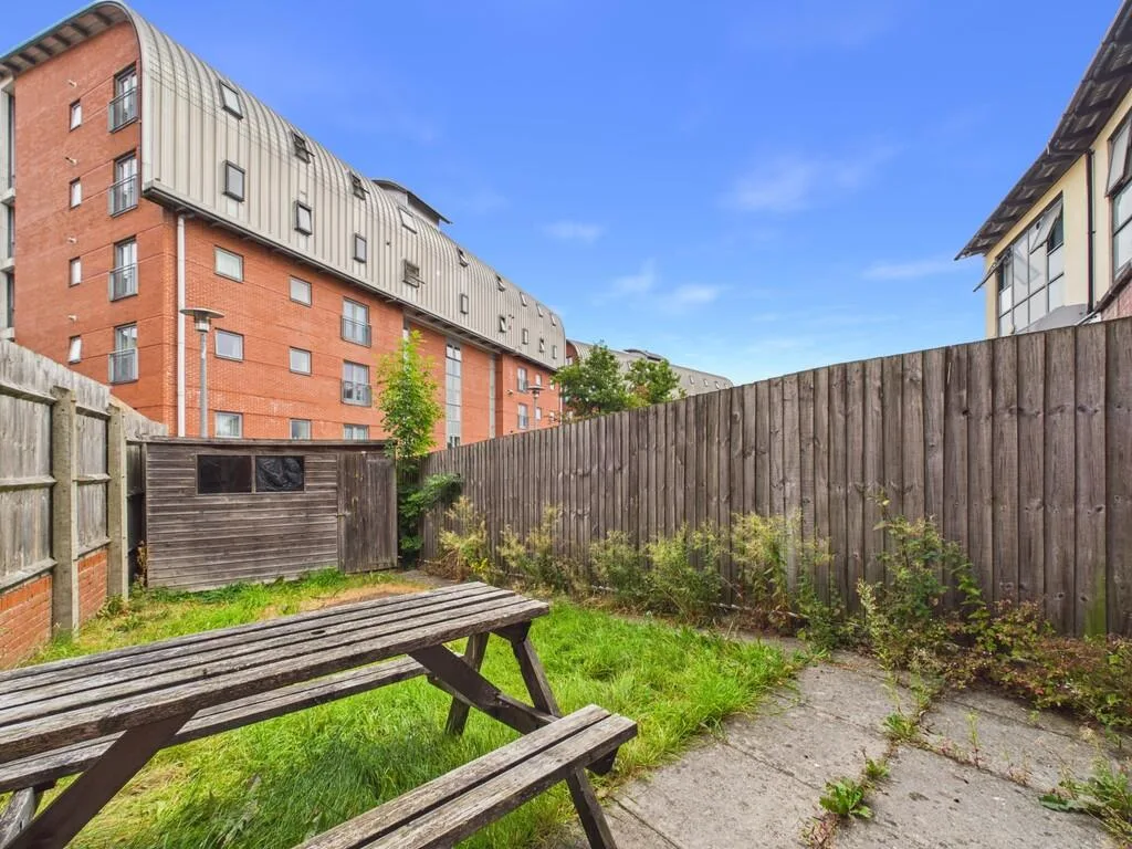 4 bedroom terraced house for rent