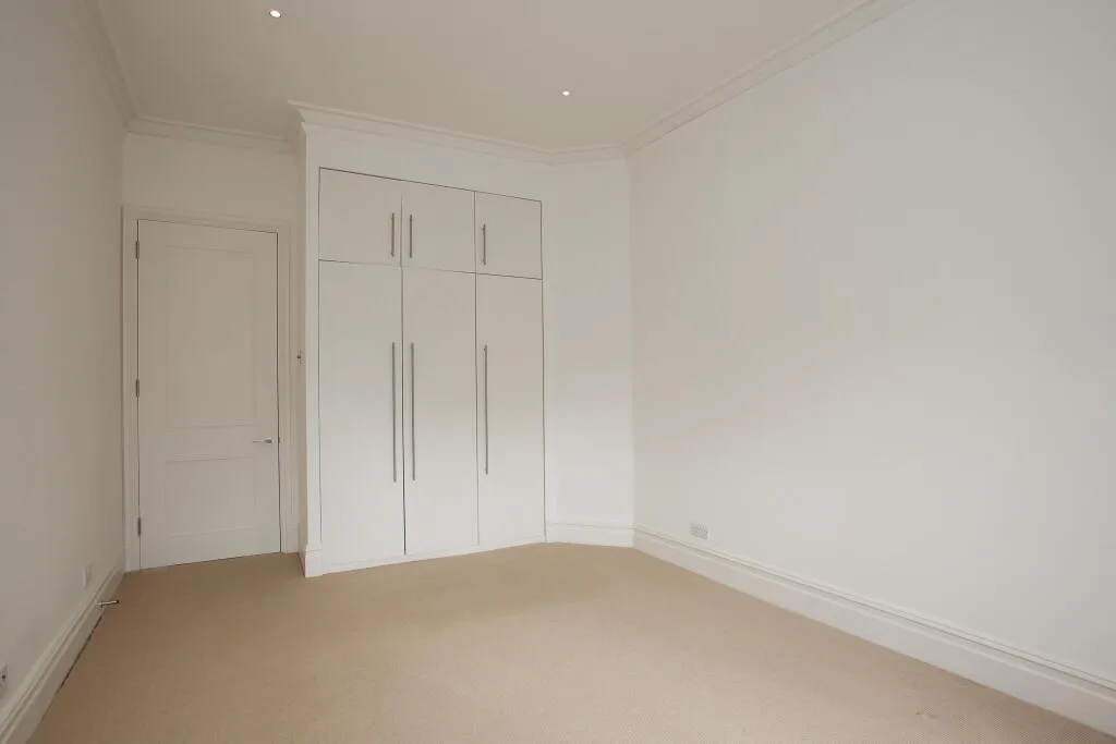 5 bedroom flat for rent