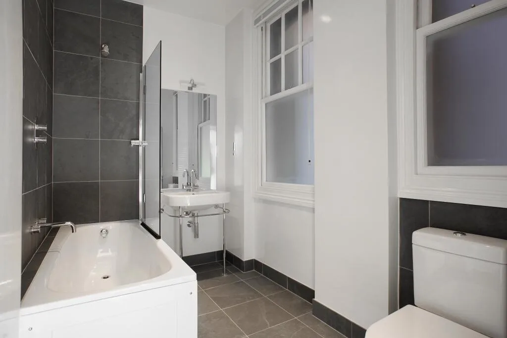 5 bedroom flat for rent