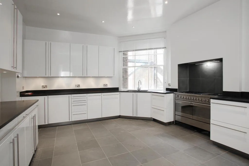 5 bedroom flat for rent
