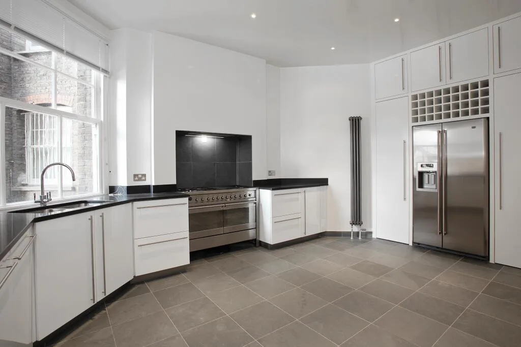5 bedroom flat for rent