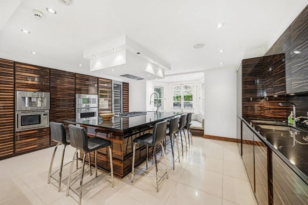 5 bedroom terraced house for rent