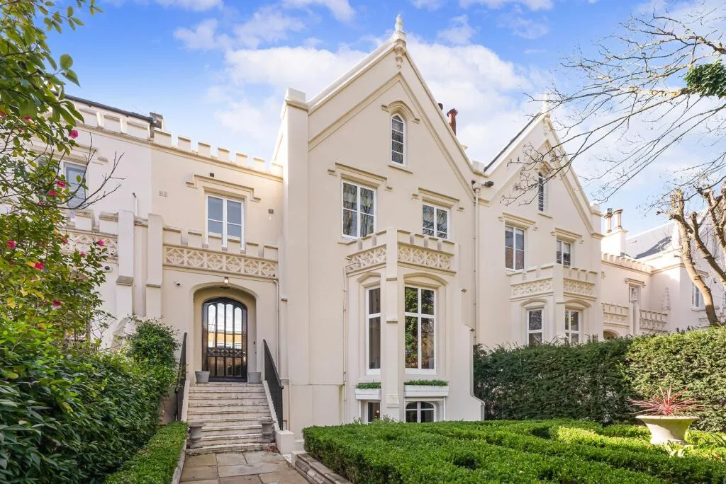 5 bedroom terraced house for rent