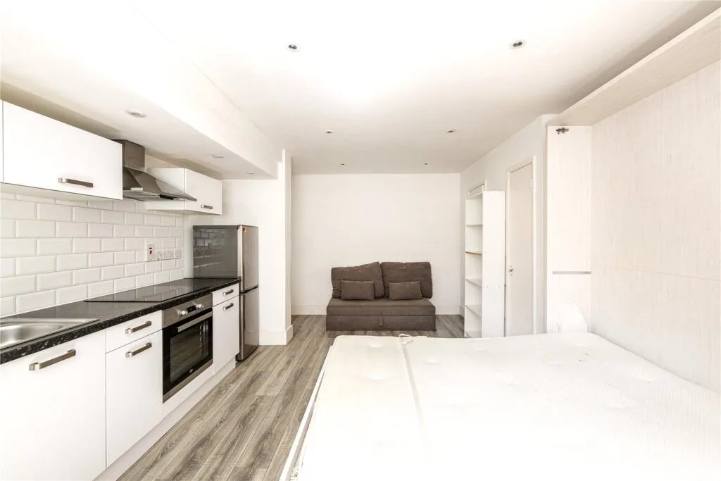 Studio flat for rent