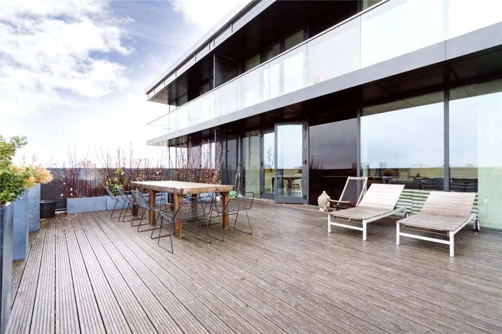 2 bedroom penthouse for rent