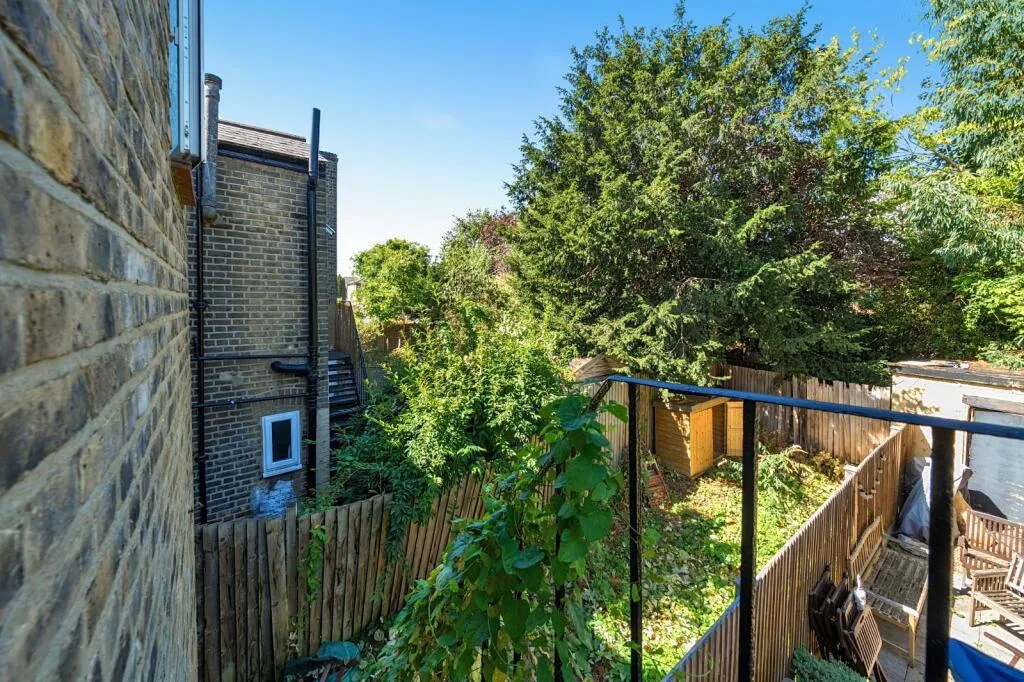1 bedroom maisonette for rent