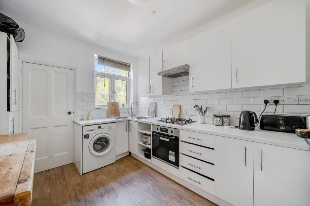 1 bedroom maisonette for rent