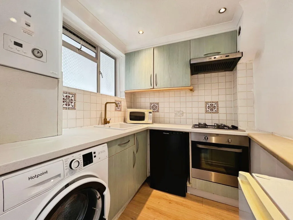 2 bedroom ground floor flat for rent