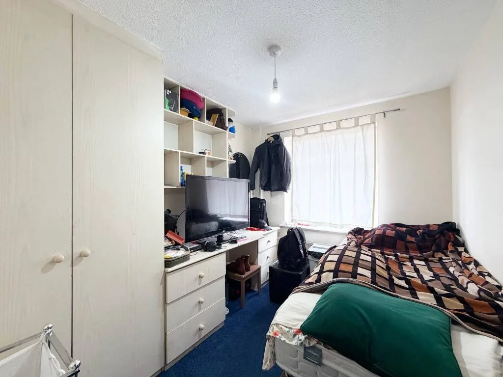 3 bedroom end of terrace house for rent